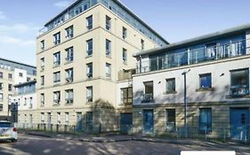 Modern Edinburgh Apartment 2 Bedrooms & Two Bathrooms